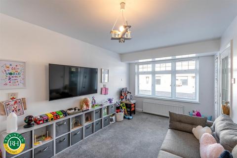 8 Aveling Way, Shireoaks, Worksop, S81 8FF