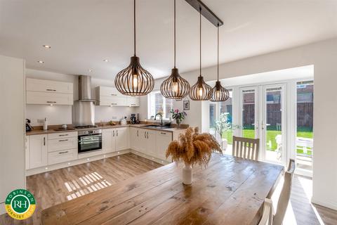 8 Aveling Way, Shireoaks, Worksop, S81 8FF