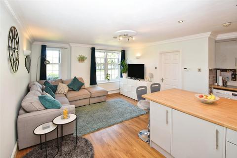 48 Calcott Park, Yateley, GU46 6JJ