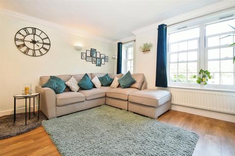48 Calcott Park, Yateley, GU46 6JJ