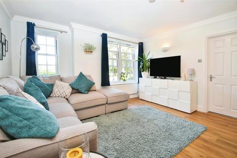 48 Calcott Park, Yateley, GU46 6JJ