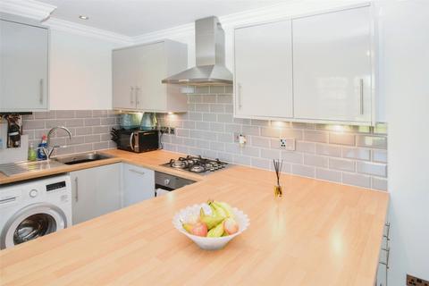 48 Calcott Park, Yateley, GU46 6JJ