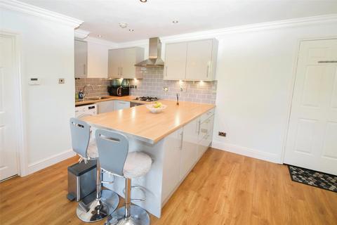 48 Calcott Park, Yateley, GU46 6JJ