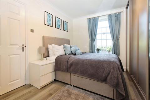 48 Calcott Park, Yateley, GU46 6JJ