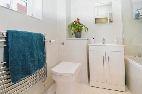 48 Calcott Park, Yateley, GU46 6JJ
