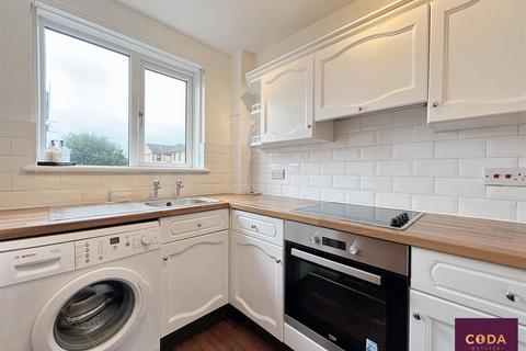 2 bedroom flat to rent, Castle Court, Kirkintilloch, Glasgow