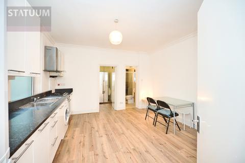 1 bedroom terraced house to rent, Navarino Road, London Fields, Hackney, London, E8