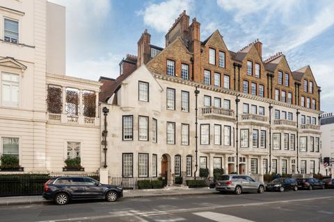 3 bedroom flat for sale, Eaton Gate Belgravia SW1W