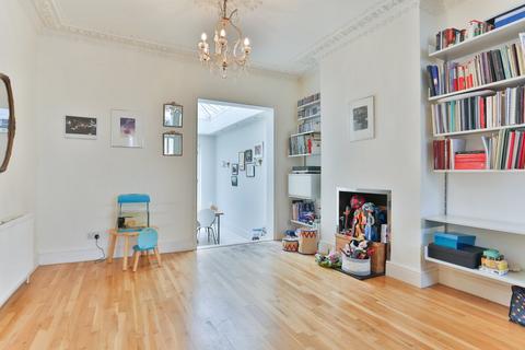 3 bedroom terraced house to rent, Belleville Road, Wandsworth SW11