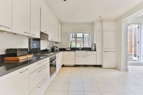 3 bedroom terraced house to rent, Belleville Road, Wandsworth SW11