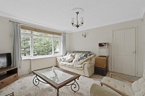 2 bedroom detached bungalow for sale, Deanfield Close, Hamble, Southampton, Hampshire. SO31 4JJ