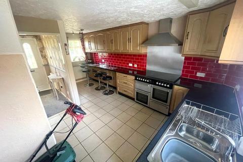 3 bedroom end of terrace house to rent, Fairford Crescent,  Swindon,  SN25