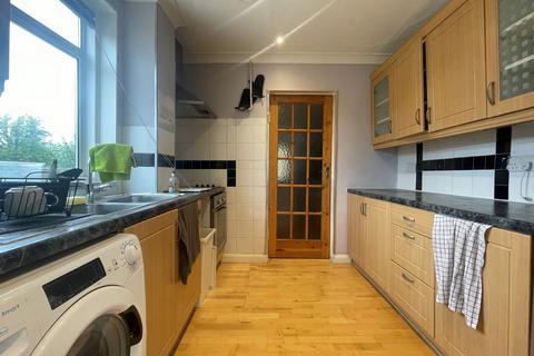 3 bedroom house to rent, Lindal Crescent, Oakwood, EN2