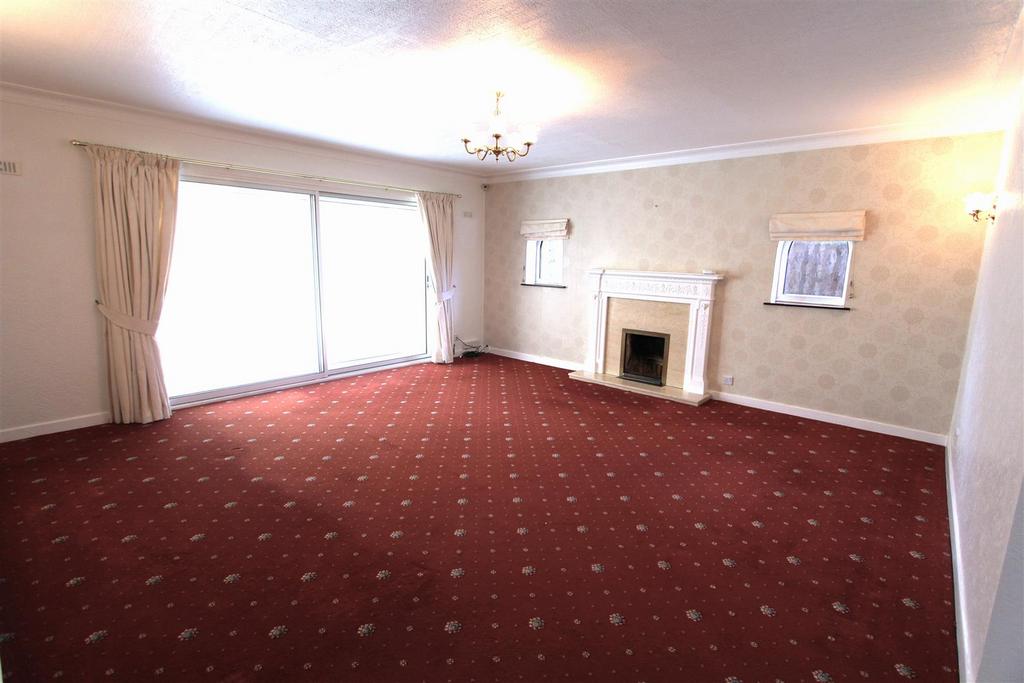 Pine Trees, Small Lane, Mobberley 3 bed detached bungalow to rent £