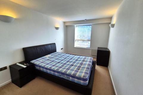 2 bedroom flat to rent, Riverside Way, Leeds