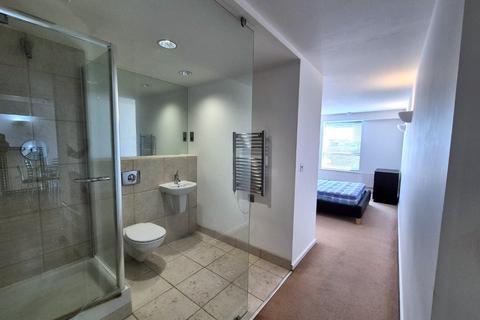 2 bedroom flat to rent, Riverside Way, Leeds