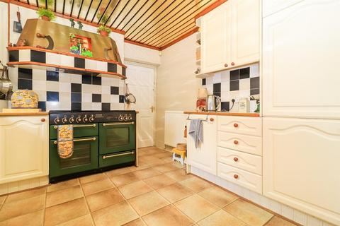 4 bedroom semi-detached house for sale, Upper Lane, Wakefield WF4