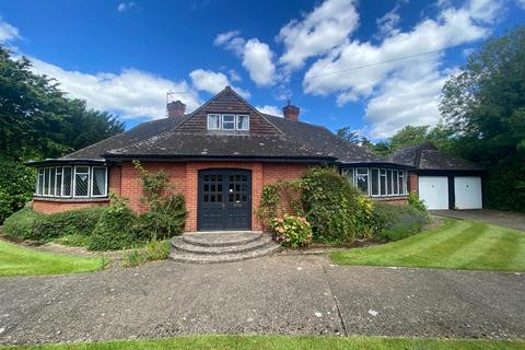 3 bedroom bungalow for sale, Old Rectory Lane, East Horsley