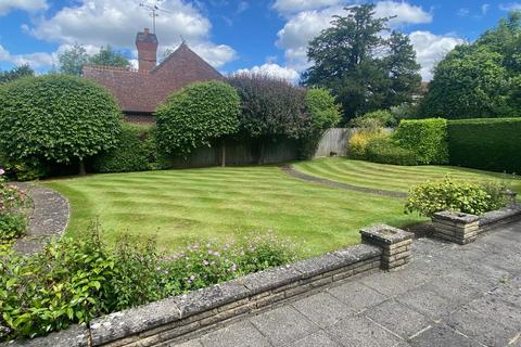 3 bedroom bungalow for sale, Old Rectory Lane, East Horsley