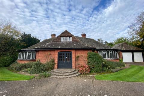 3 bedroom bungalow for sale, Old Rectory Lane, East Horsley