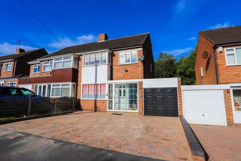 4 bedroom semi-detached house for sale, Middlefield Avenue, Halesowen B62