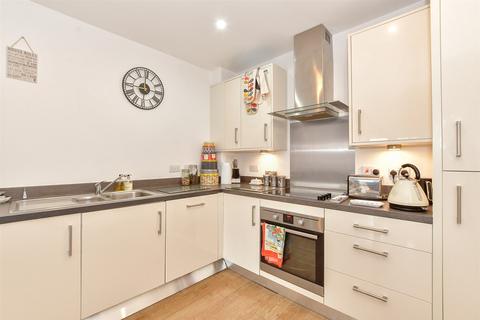 2 bedroom apartment for sale, Sovereign Way, Tonbridge, Kent