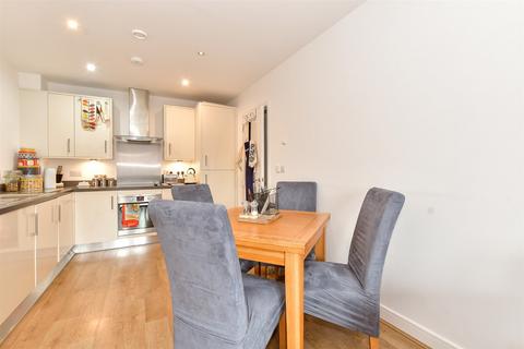 2 bedroom apartment for sale, Sovereign Way, Tonbridge, Kent