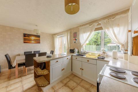 25 Lingfield Walk, Catshill, Bromsgrove, B61 0LJ