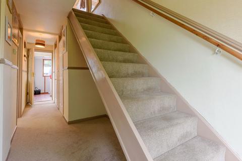 25 Lingfield Walk, Catshill, Bromsgrove, B61 0LJ