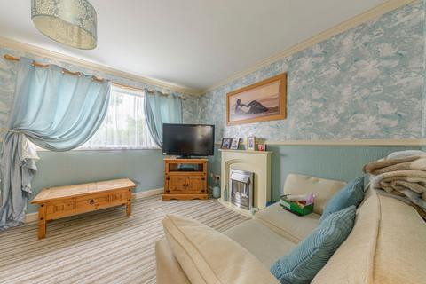 25 Lingfield Walk, Catshill, Bromsgrove, B61 0LJ
