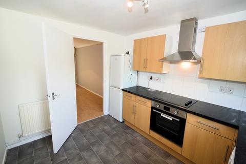 2 bedroom ground floor maisonette for sale, Wayside Court, Woking