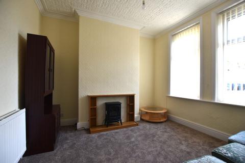 3 bedroom terraced house to rent, Selous Road, Blackburn, BB2