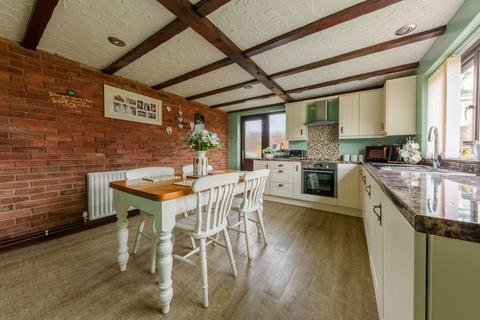 24 The Dock, Catshill, Bromsgrove, B61 0NJ