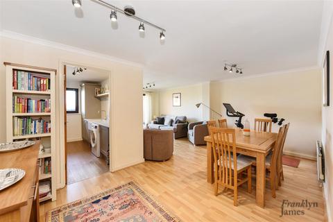 2 bedroom apartment for sale, Free Trade Wharf, The Highway, London, E1W