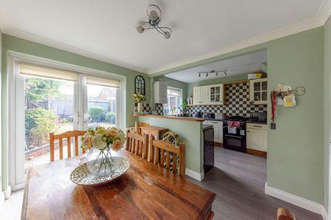 16 Bourne Avenue, Catshill, Bromsgrove, B61 0NZ