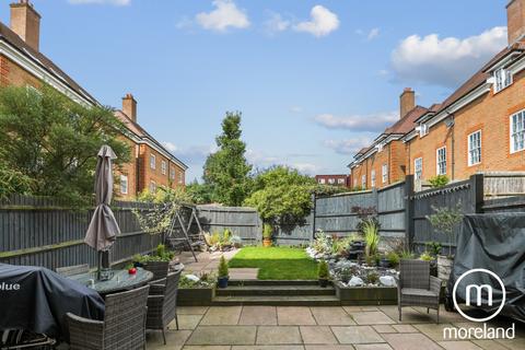 4 bedroom end of terrace house for sale, Ashridge Close, London N3