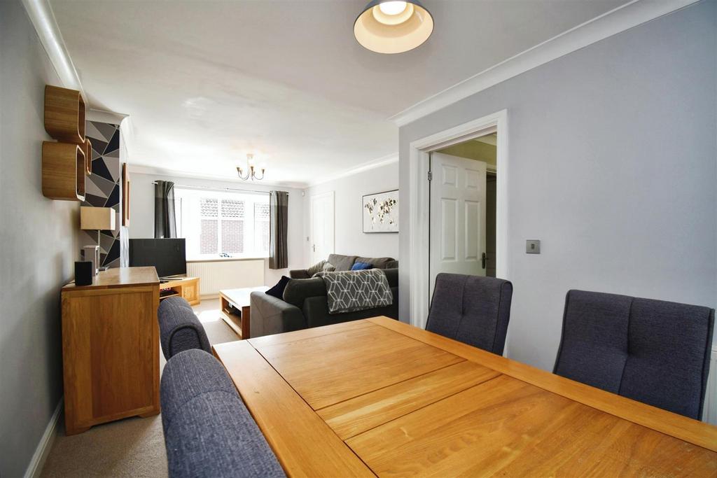 Lounge/Dining Room