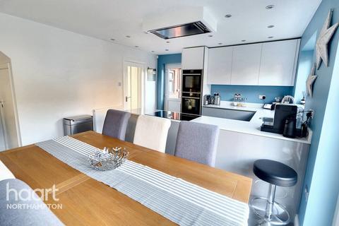 66 Gresham Drive, Northampton, NN4 9SB