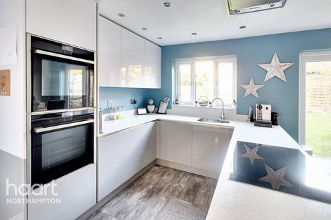 66 Gresham Drive, Northampton, NN4 9SB