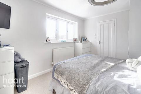 66 Gresham Drive, Northampton, NN4 9SB