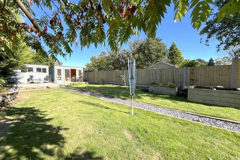 70 Cliffe Way, Warwick, CV34 5JG