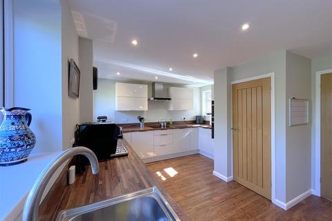 70 Cliffe Way, Warwick, CV34 5JG
