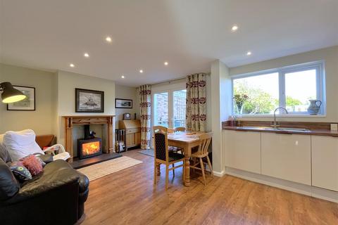 70 Cliffe Way, Warwick, CV34 5JG