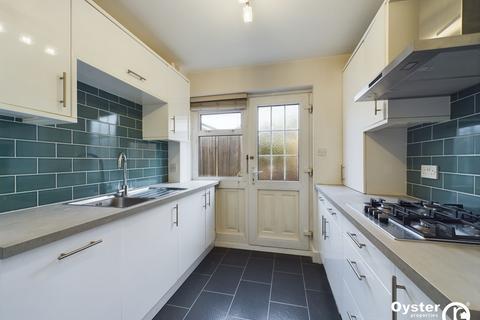 2 bedroom property to rent, Oakwood Crescent, London, N21