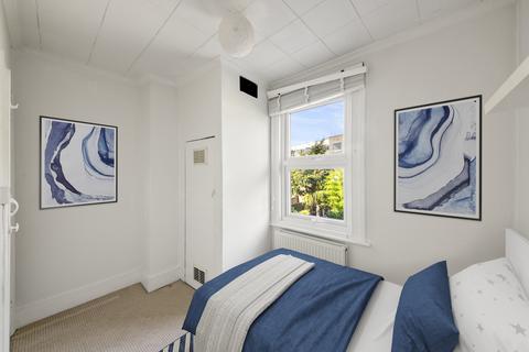 11 Edinburgh Road, London, W7 3JY