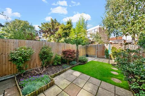 11 Edinburgh Road, London, W7 3JY