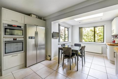 Lynfield The Downs, Leatherhead, KT22 8LX