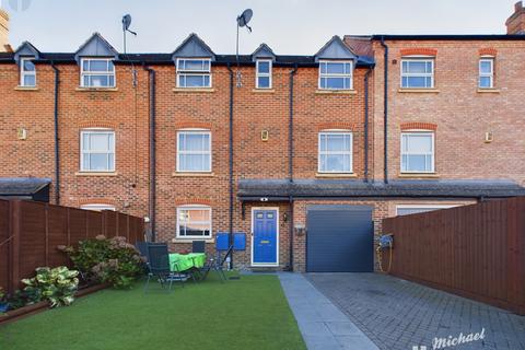 3 bedroom townhouse for sale, Wedgewood Street, Aylesbury, Buckinghamshire