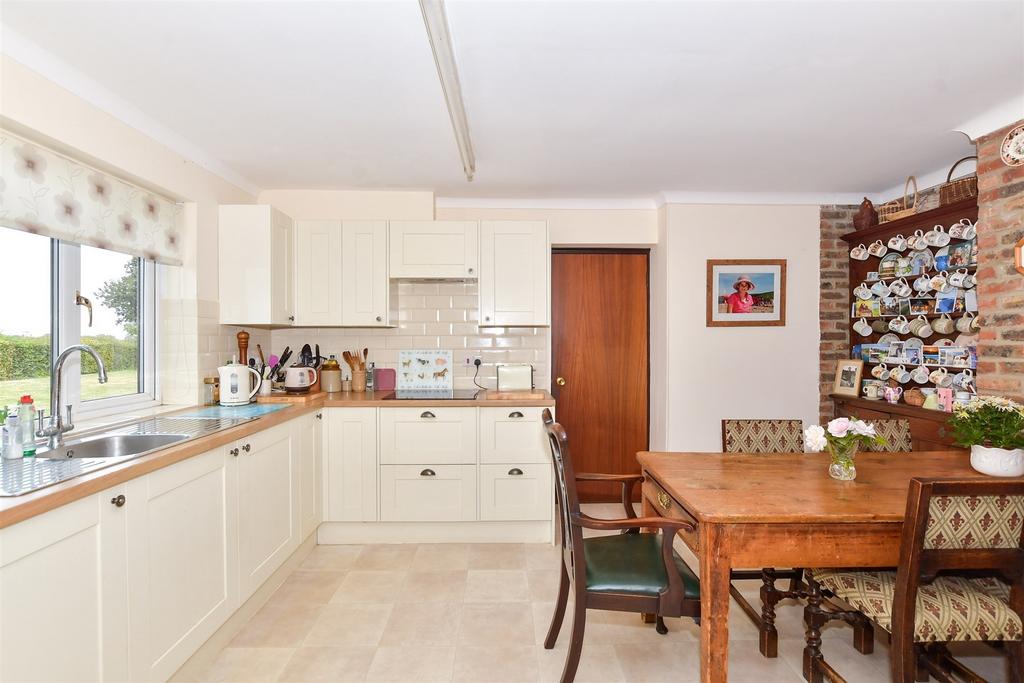 Kitchen/Breakfast Area