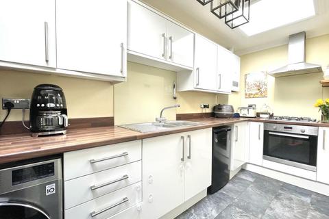 2 bedroom apartment for sale, Ashtead Village